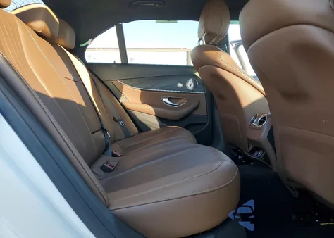 2017 Mercedes-Benz E 300 z USA, uszkodzony, nr VIN WDDZF4JB8HA042702